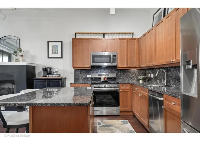 3rd image of 1301 W Madison St #304, Chicago, IL 60607 | MLS# 12711127