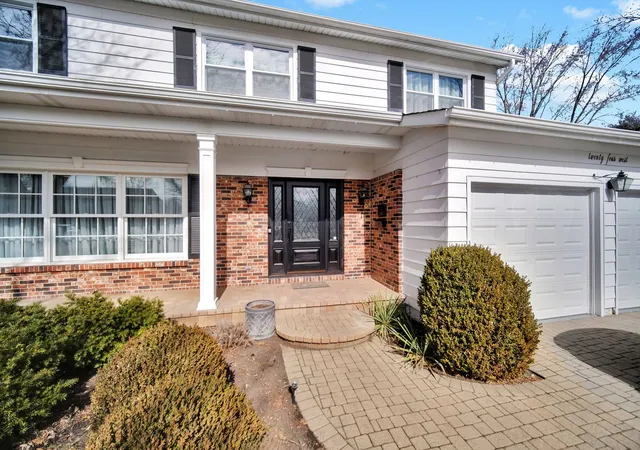 2nd image of 24 W Berkley Dr, Arlington Heights, IL 60004 | MLS# 12711218