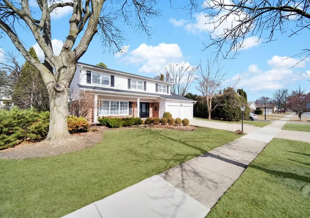 3rd image of 24 W Berkley Dr, Arlington Heights, IL 60004 | MLS# 12711218