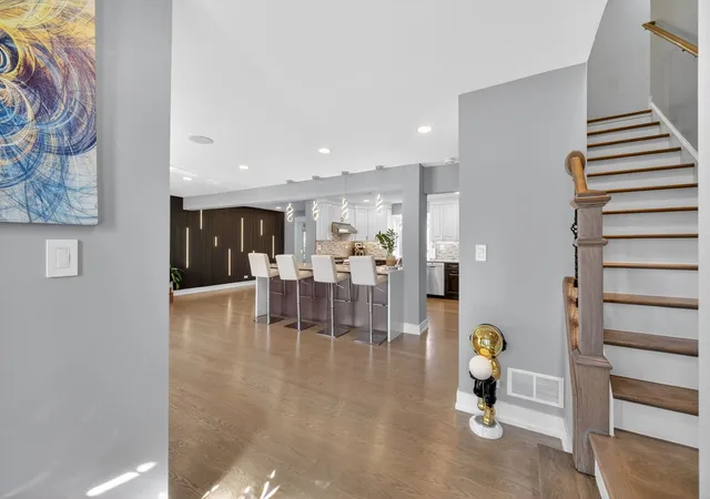 4th image of 24 W Berkley Dr, Arlington Heights, IL 60004 | MLS# 12711218