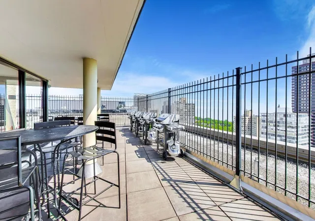 2nd image of 2930 N Sheridan Rd, Chicago, IL 60657