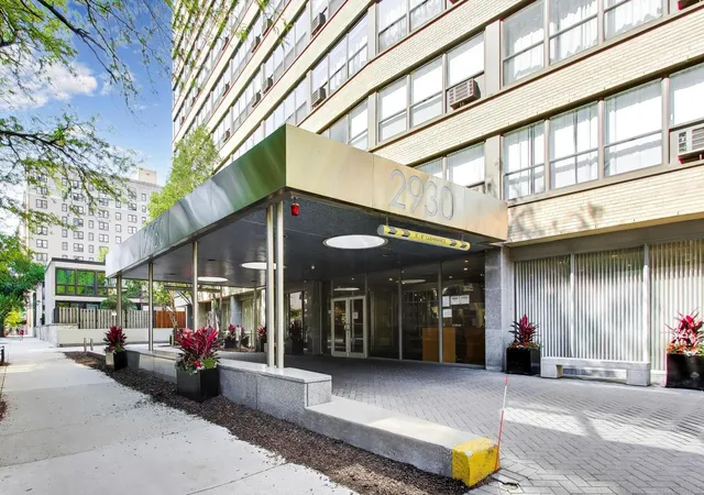 3rd image of 2930 N Sheridan Rd, Chicago, IL 60657