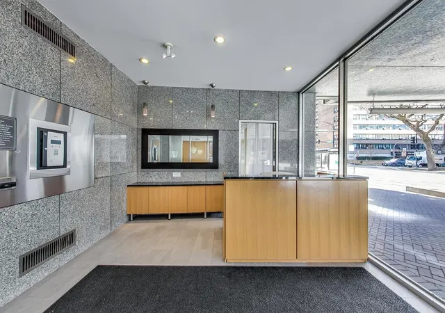 5th image of 2930 N Sheridan Rd, Chicago, IL 60657