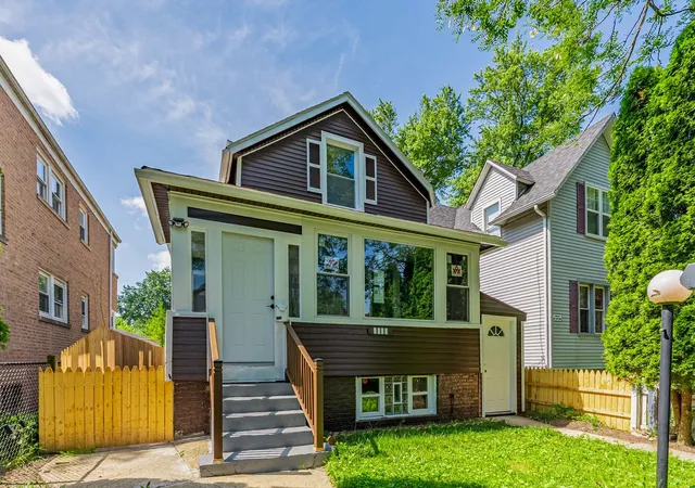 2nd image of 1914 Foster St, Evanston, IL 60201 | MLS# 12711483