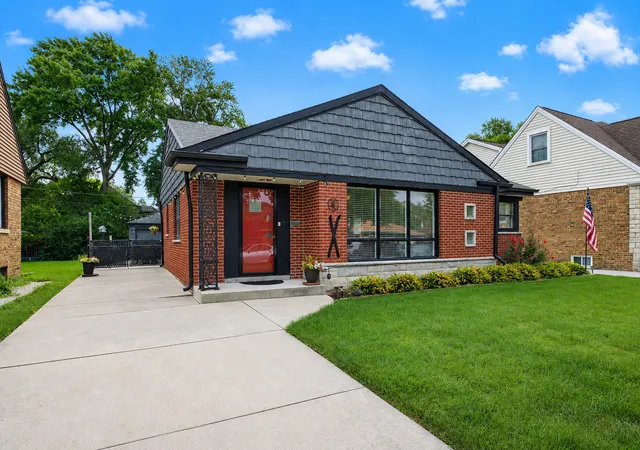Photo 2 of Single family home for sale at 237 N Hamlin Ave, Park Ridge, IL 60068 | MLS# 12711530 | Listing updated on 2026-09-22