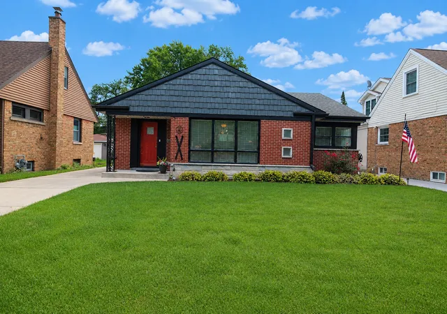 Photo 3 of Single family home for sale at 237 N Hamlin Ave, Park Ridge, IL 60068 | MLS# 12711530 | Listing updated on 2026-09-22