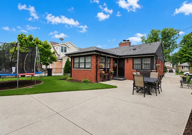 Photo 3 of Single family home for sale at 237 N Hamlin Ave, Park Ridge, IL 60068 | MLS# 12711530 | Listing updated on 2026-09-22