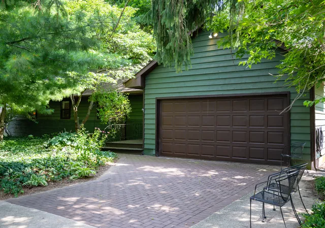 Photo 3 of Sale Pending at 103 W Mumford Dr, Urbana, IL 61801 | MLS# 12711691 | Listing updated on 2026-08-31