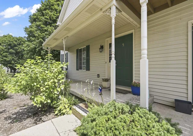 1st image of 5 W Pheasant Trl #05, Lake In The Hills, IL 60156 | MLS# 12711721
