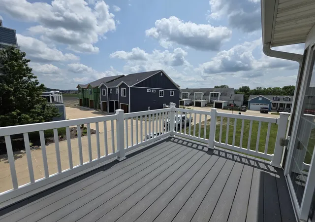 2nd image of 8 Starboard St, Ottawa, IL 61350