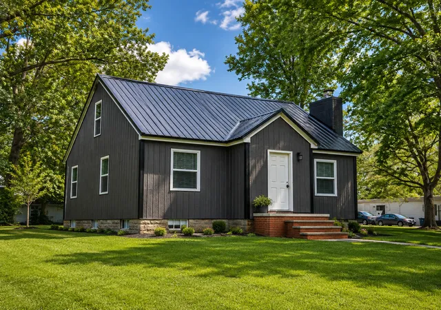 Photo 1 of Single family home for sale at 1111 New St, Pinckneyville, IL 62274 | MLS# 12711764 | Listing updated on 2026-10-07