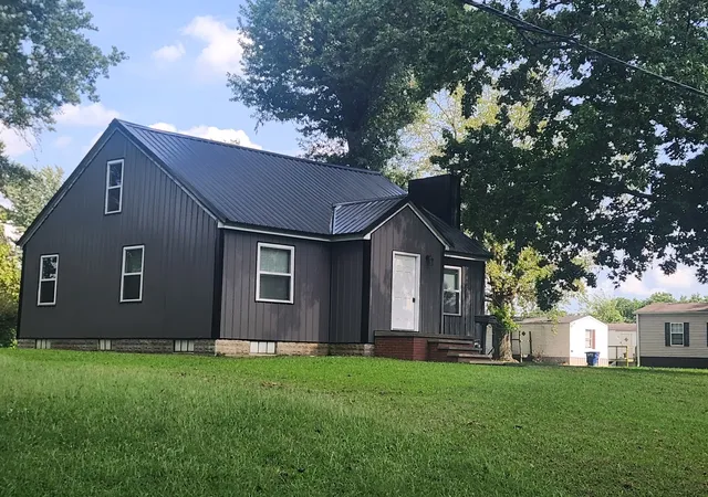Photo 4 of Single family home for sale at 1111 New St, Pinckneyville, IL 62274 | MLS# 12711764 | Listing updated on 2026-10-13