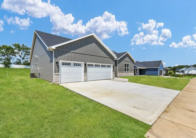 3rd image of 2904 Haydon Dr, Urbana, IL 61802 | MLS# 12711771