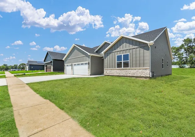 4th image of 2904 Haydon Dr, Urbana, IL 61802 | MLS# 12711771