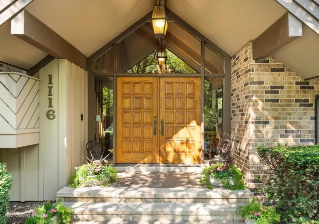 Photo 2 of Single family home for sale at 1116 Laurie Ln, Burr Ridge, IL 60527 | MLS# 12711796 | Listing updated on 2026-08-18