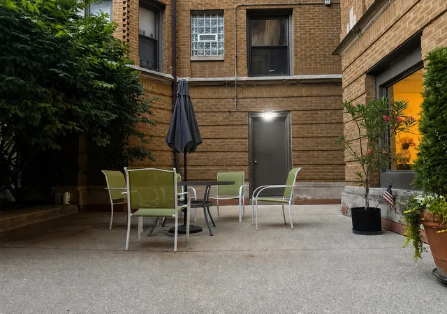 2nd image of 7715 N Hermitage Ave, Chicago, IL 60626