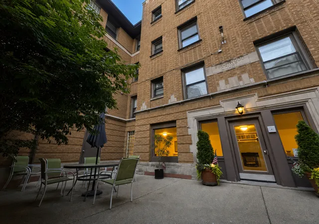 3rd image of 7715 N Hermitage Ave, Chicago, IL 60626