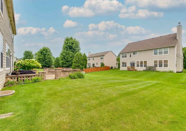 30th image of 2030 Padua Dr, Elgin, IL 60123 | MLS# 12711928