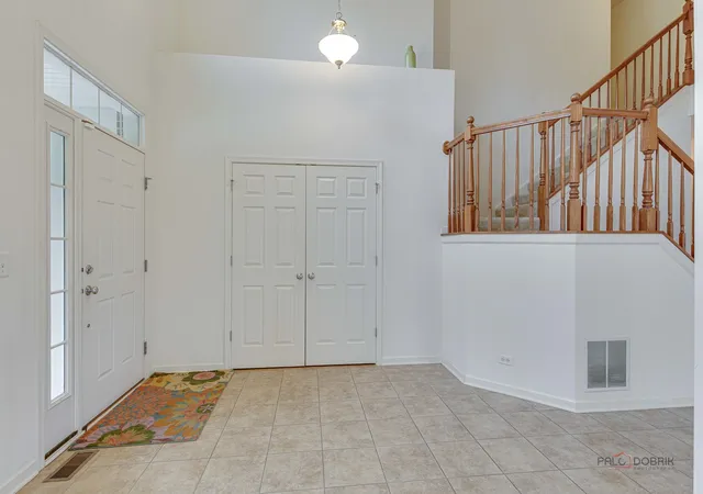 3rd image of 2030 Padua Dr, Elgin, IL 60123 | MLS# 12711928