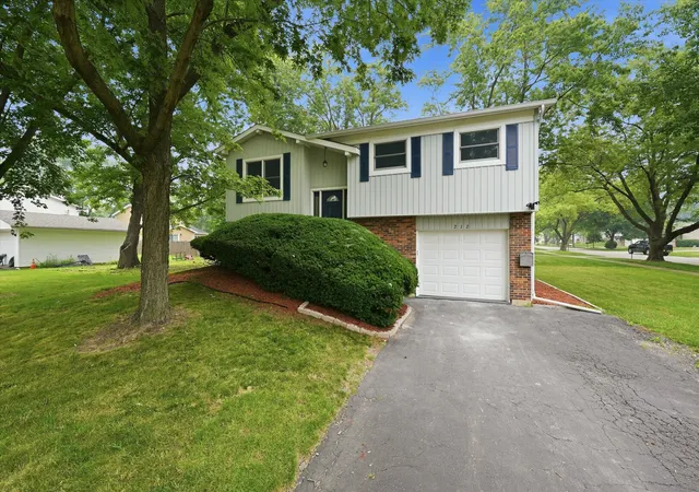 1st image of 212 Kenilworth Dr, Bolingbrook, IL 60440 | MLS# 12711932
