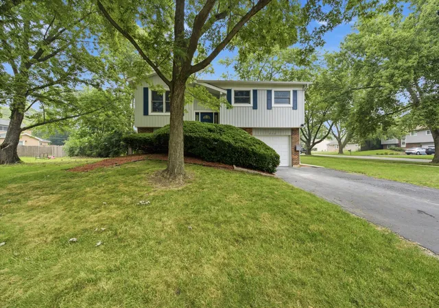2nd image of 212 Kenilworth Dr, Bolingbrook, IL 60440 | MLS# 12711932