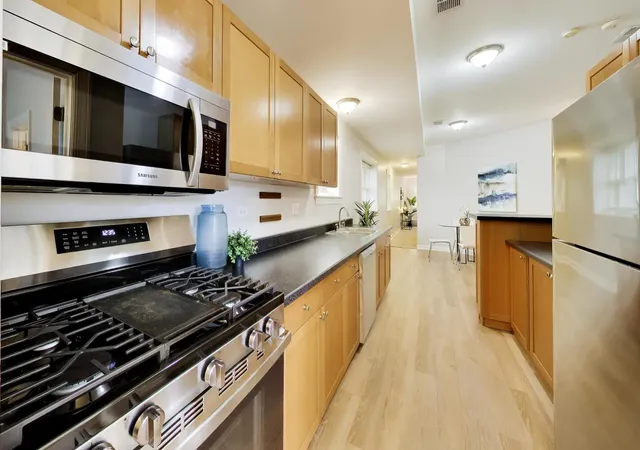 5th image of 2927 N Gresham Ave #1, Chicago, IL 60618 | MLS# 12711934