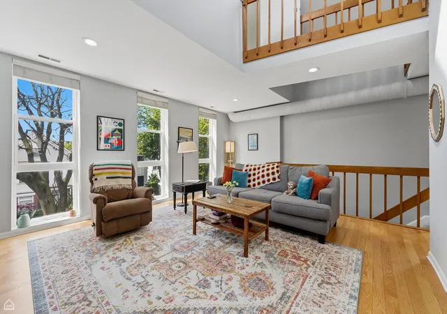 3rd image of 1742 W School St, Chicago, IL 60657 | MLS# 12711940