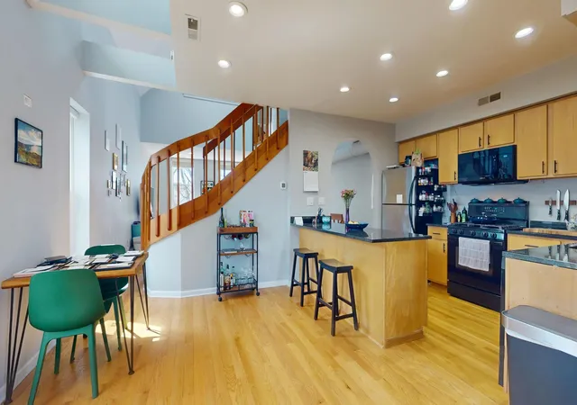 5th image of 1742 W School St, Chicago, IL 60657 | MLS# 12711940