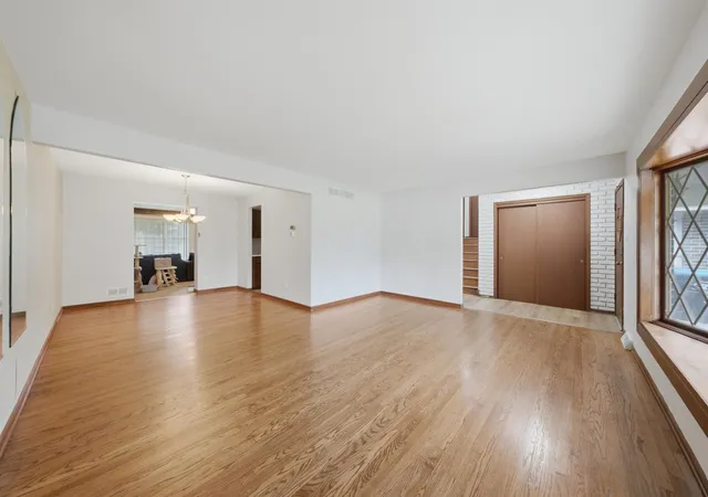 Photo 3 of Single family home for sale at 601 Honey Locust Ln, Darien, IL 60561 | MLS# 12711965 | Listing updated on 2026-09-22