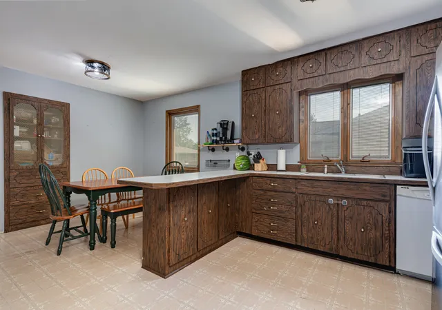 Photo 2 of Single family home for sale at 900 Christie St, Ottawa, IL 61350 | MLS# 12711974 | Listing updated on 2026-10-20
