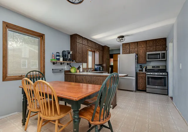 Photo 3 of Single family home for sale at 900 Christie St, Ottawa, IL 61350 | MLS# 12711974 | Listing updated on 2026-10-20
