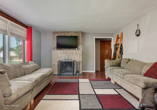 Photo 4 of Single family home for sale at 900 Christie St, Ottawa, IL 61350 | MLS# 12711974 | Listing updated on 2026-10-20