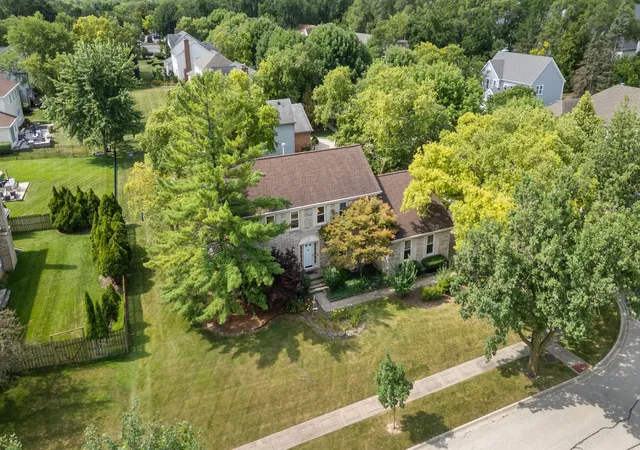 3rd image of 17 Cherrywood Dr, Schaumburg, IL 60194 | MLS# 12712019