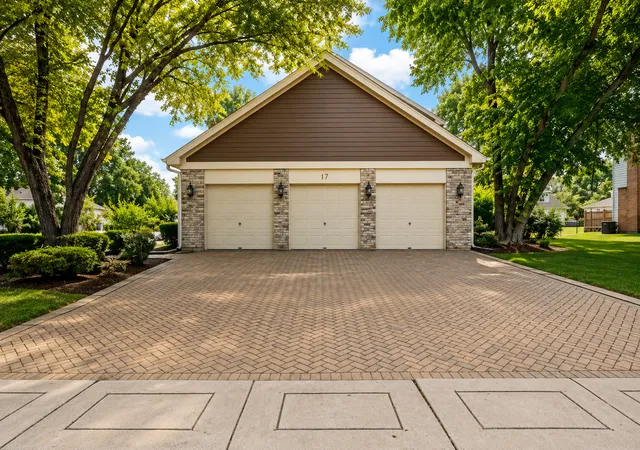 4th image of 17 Cherrywood Dr, Schaumburg, IL 60194 | MLS# 12712019
