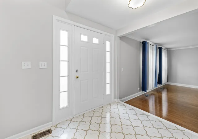 5th image of 17 Cherrywood Dr, Schaumburg, IL 60194 | MLS# 12712019
