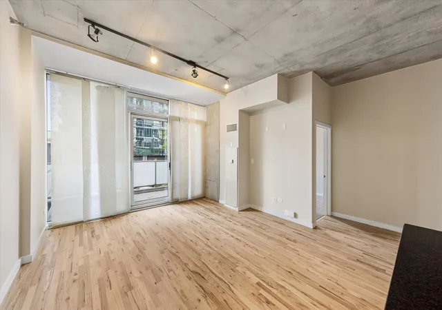 Photo 4 of Condo for sale at 1720 S Michigan Ave #202, Chicago, IL 60616 | MLS# 12712095 | Listing updated on 2026-09-02