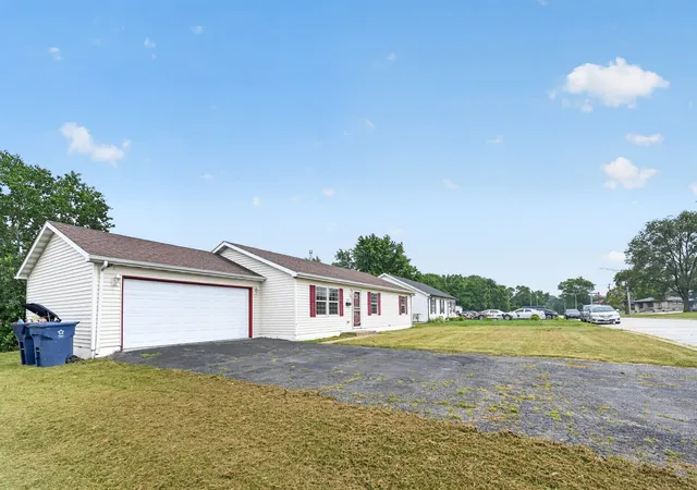 4th image of 1301 Berkeley Ave, Ford Heights, IL 60411 | MLS# 12712112