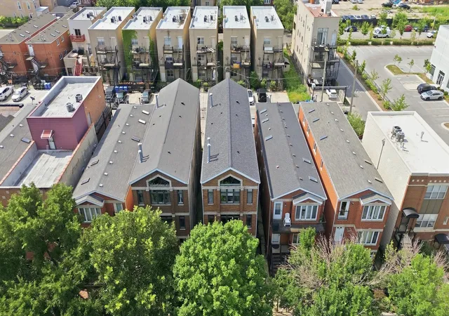 2nd image of 2527 W Harrison St, Chicago, IL 60612