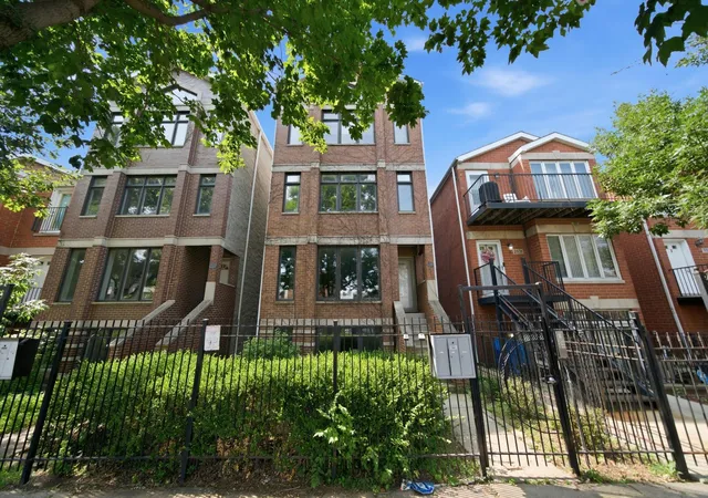3rd image of 2527 W Harrison St #2, Chicago, IL 60612 | MLS# 12712294