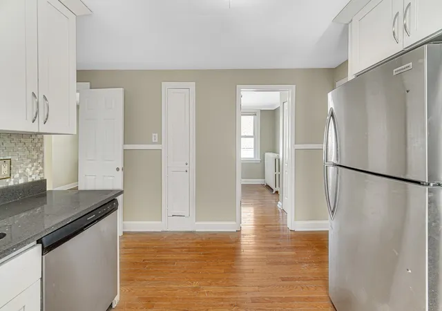 Listing Photo 4 - Condo for sale in building located at 4824 W Byron St, Chicago, IL 60641