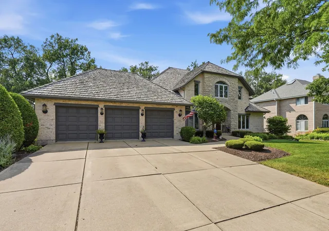 Photo 2 of Mansion for sale at 8416 Evergreen Ln, Darien, IL 60561 | MLS# 12712431 | Listing updated on 2026-08-19