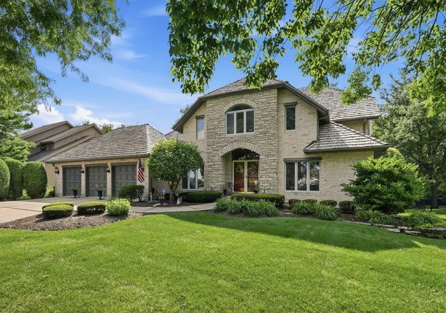Photo 3 of Mansion for sale at 8416 Evergreen Ln, Darien, IL 60561 | MLS# 12712431 | Listing updated on 2026-08-19
