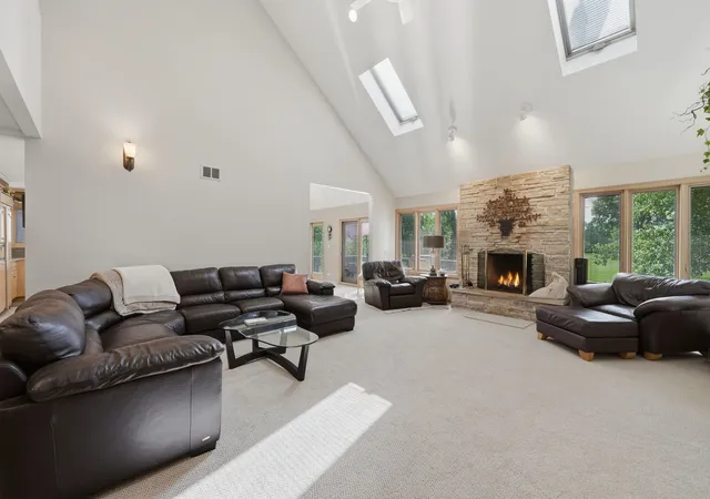 Photo 4 of Single family home for sale at 8416 Evergreen Ln, Darien, IL 60561 | MLS# 12712431 | Listing updated on 2026-08-19