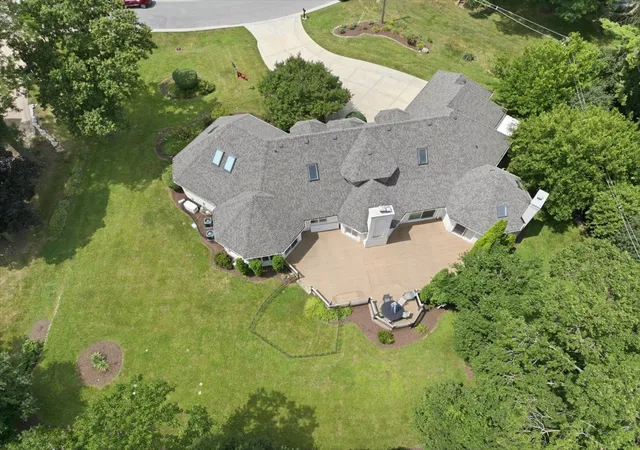 Photo 3 of Single family home for sale at 34 Robin Hood Ranch, Oak Brook, IL 60523 | MLS# 12712660 | Listing updated on 2026-09-04