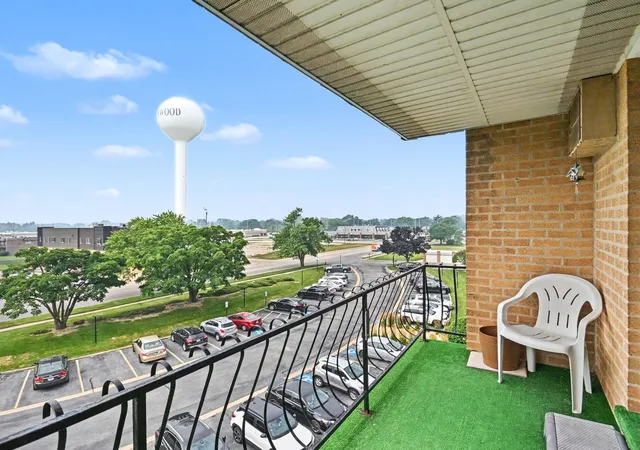 2nd image of 931 W Arquilla Dr, Glenwood, IL 60425