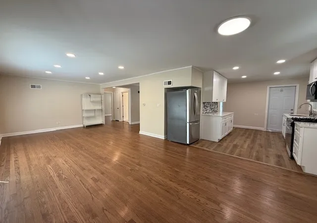 Photo 2 of Single family home for sale at 318 S Hale St, Palatine, IL 60067 | MLS# 12712668 | Listing updated on 2026-09-04
