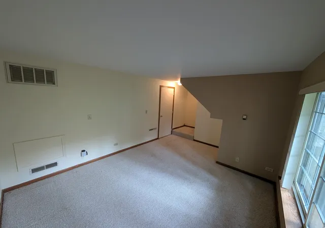 3rd image of 293 W Treehouse Ln, Round Lake, IL 60073 | MLS# 12712681