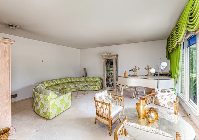Photo 3 of Single family home for sale at 12138 S Cheyenne Dr, Palos Heights, IL 60463 | MLS# 12712750 | Listing updated on 2026-09-04