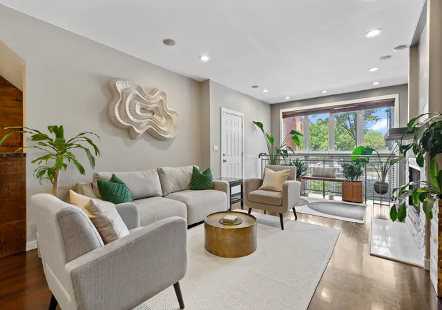 2nd image of 1461 W Grand Ave #1, Chicago, IL 60642 | MLS# 12712776
