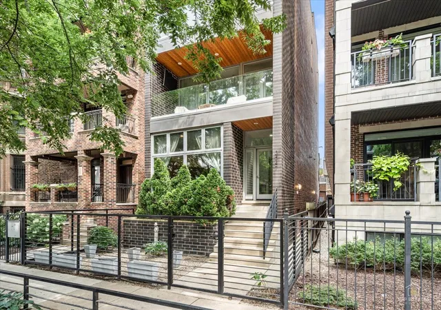 Photo 1 of Condo for sale at 3547 N Reta Ave #101, Chicago, IL 60657 | MLS# 12712780 | Listing updated on 2026-10-08